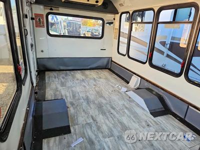 Zdjęcie 6 z 10 samochodu: 2006 FORD ECONOLINE BUS VIN:1FDWE35L96DB42036 - miniatura