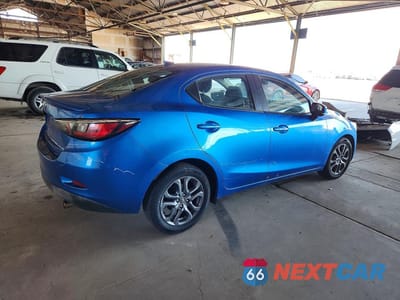 Trzecie zdjęcie samochodu z tyłu: 2019 TOYOTA YARIS LE VIN:3MYDLBYV8KY501409 - miniatura