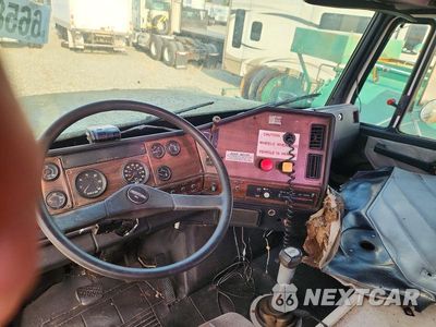 Zdjęcie 8 z 12 samochodu: 1992 FREIGHTLINER CONVENTIONAL FLC112 VIN:1FUWZLYBXNL485639 - miniatura