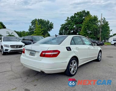 Czwarte zdjęcie samochodu z boku: 2011 MERCEDES-BENZ E 350 4MATIC VIN:WDDHF8HB7BA349889 - miniatura