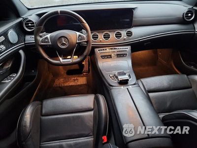 Zdjęcie 8 z 12 samochodu: 2018 MERCEDES-BENZ E 63 AMG-S VIN:WDDZF8KB0JA388044 - miniatura