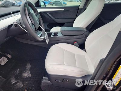 Zdjęcie 7 z 13 samochodu: 2024 TESLA MODEL Y VIN:7SAYGDEE5RA218511 - miniatura