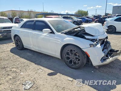 Czwarte zdjęcie samochodu z boku: 2019 CHRYSLER 300 S VIN:2C3CCABG9KH708089 - miniatura