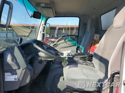 Zdjęcie 7 z 13 samochodu: 2022 ISUZU NPR HD BOX TRUCK VIN:54DC4W1D5NS202801 - miniatura