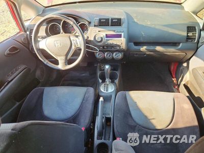 Zdjęcie 8 z 13 samochodu: 2008 HONDA FIT SPORT VIN:JHMGD386X8S073615 - miniatura