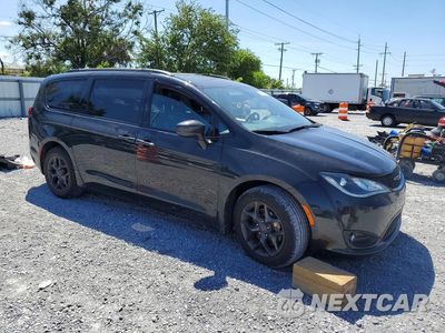 Czwarte zdjęcie samochodu z boku: 2019 CHRYSLER PACIFICA TOURING L PLUS VIN:2C4RC1EGXKR541737 - miniatura