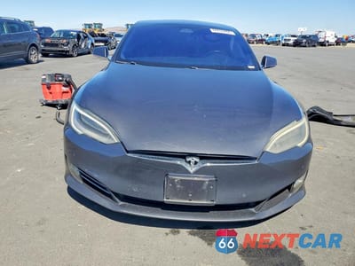 Piąte zdjęcie samochodu w środku: 2018 TESLA MODEL S VIN:5YJSA1E23JF261356 - miniatura