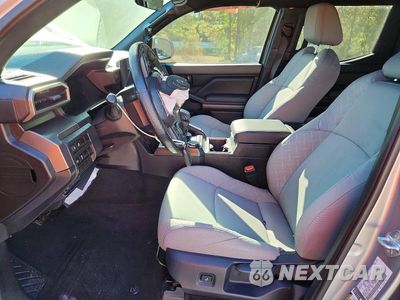 Zdjęcie 7 z 12 samochodu: 2025 TOYOTA TACOMA SR5 VIN:3TMLB5JN6SM136647 - miniatura