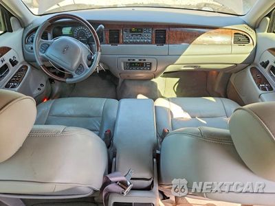 Zdjęcie 8 z 12 samochodu: 2002 LINCOLN TOWN CAR SIGNATURE VIN:1LNHM82W12Y605183 - miniatura