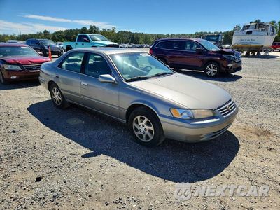 Czwarte zdjęcie samochodu z boku: 1999 TOYOTA CAMRY LE V6 VIN:JT2BF28K6X0157477 - miniatura