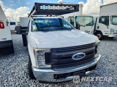 Piąte zdjęcie samochodu w środku: 2019 FORD F350 SUPER DUTY VIN:1FDRF3G64KEG55071 - miniatura