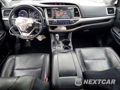 Zdjęcie 8 z 12 samochodu: 2019 TOYOTA HIGHLANDER XLE VIN:5TDJZRFH5KS593222 - miniatura