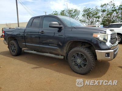 Czwarte zdjęcie samochodu z boku: 2018 TOYOTA TUNDRA SR5 VIN:5TFUW5F17JX721440 - miniatura