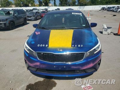 Piąte zdjęcie samochodu w środku: 2017 KIA FORTE LX VIN:3KPFL4A70HE099877 - miniatura