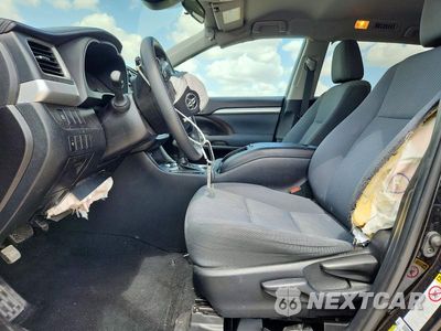 Zdjęcie 7 z 13 samochodu: 2019 TOYOTA HIGHLANDER LE VIN:5TDZARFH4KS054391 - miniatura