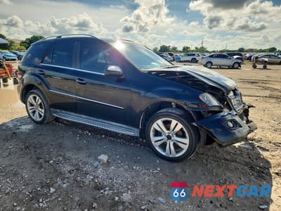 Czwarte zdjęcie samochodu z boku: 2010 MERCEDES-BENZ ML 350 4MATIC VIN:4JGBB8GB3AA574138 - miniatura