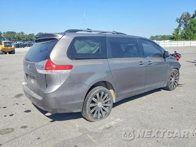 Trzecie zdjęcie samochodu z tyłu: 2013 TOYOTA SIENNA LE VIN:5TDKK3DC7DS393006 - miniatura
