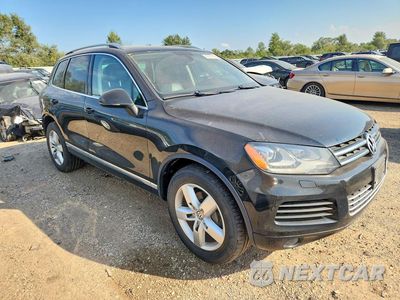 Czwarte zdjęcie samochodu z boku: 2014 VOLKSWAGEN TOUAREG V6 VIN:WVGEF9BPXED010940 - miniatura