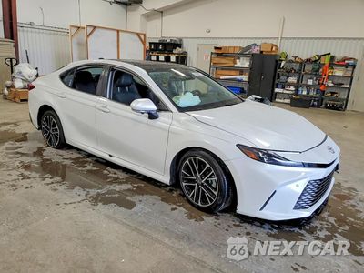 Czwarte zdjęcie samochodu z boku: 2025 TOYOTA CAMRY XLE VIN:4T1DAACKXSU618757 - miniatura