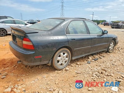 Trzecie zdjęcie samochodu z tyłu: 1995 HONDA ACCORD EX VIN:1HGCE666XSA019277 - miniatura