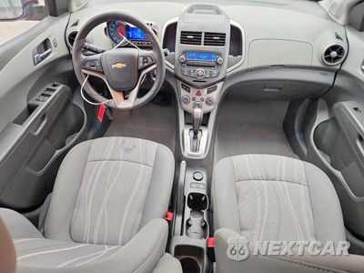 Zdjęcie 8 z 12 samochodu: 2014 CHEVROLET SONIC LT VIN:1G1JC5SH2E4116031 - miniatura