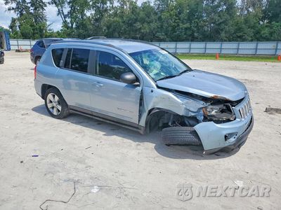 Czwarte zdjęcie samochodu z boku: 2013 JEEP COMPASS LATITUDE VIN:1C4NJCEB5DD141059 - miniatura