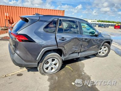 Trzecie zdjęcie samochodu z tyłu: 2020 TOYOTA RAV4 XLE VIN:2T3W1RFV8LC050161 - miniatura