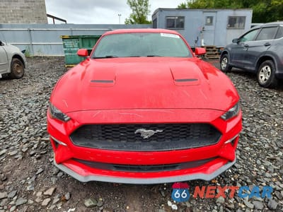 Piąte zdjęcie samochodu w środku: 2018 FORD MUSTANG VIN:1FA6P8TH9J5115535 - miniatura
