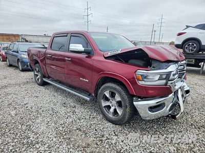 Czwarte zdjęcie samochodu z boku: 2019 RAM 1500 LARAMIE VIN:1C6SRFJT0KN690792 - miniatura