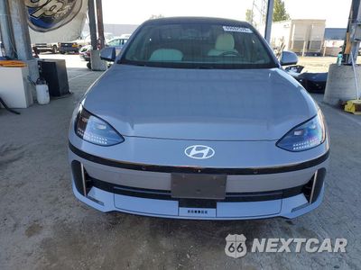 Piąte zdjęcie samochodu w środku: 2024 HYUNDAI IONIQ 6 LIMITED VIN:KMHM54AAXRA066463 - miniatura