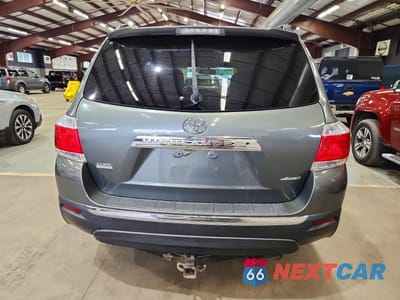 Zdjęcie 6 z 13 samochodu: 2013 TOYOTA HIGHLANDER SE VIN:5TDBK3EH3DS267882 - miniatura