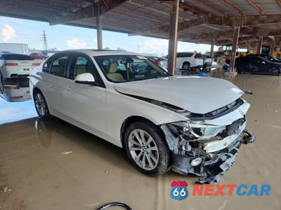 Czwarte zdjęcie samochodu z boku: 2018 BMW 320 I VIN:WBA8E1G57JNU91714 - miniatura