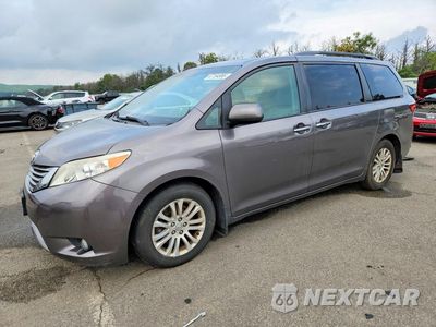 2017 TOYOTA SIENNA XLE 8-PASSENGER 5TDYZ3DC8HS766470 - główne zdjęcie licytacji z USA - miniatura