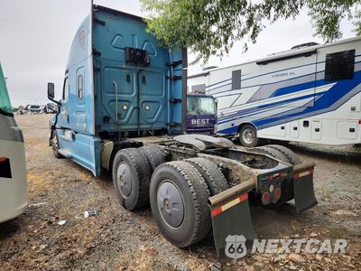 Drugie zdjęcie samochodu z przodu: 2018 FREIGHTLINER CASCADIA 126 SEMI TRUCK VIN:3AKJHHDRXJSJW2557 - miniatura