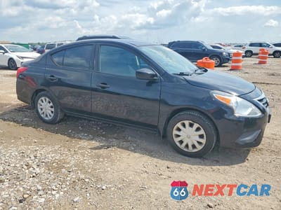 Czwarte zdjęcie samochodu z boku: 2017 NISSAN VERSA 1.6 S VIN:3N1CN7AP3HL833182 - miniatura