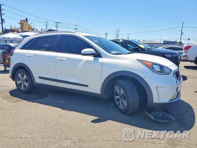 Czwarte zdjęcie samochodu z boku: 2019 KIA NIRO EX VIN:KNDCC3LC3K5221741 - miniatura