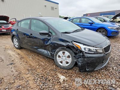 Czwarte zdjęcie samochodu z boku: 2017 KIA FORTE LX VIN:3KPFK4A71HE159930 - miniatura