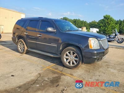 Czwarte zdjęcie samochodu z boku: 2013 GMC YUKON DENALI VIN:1GKS1EEFXDR328550 - miniatura
