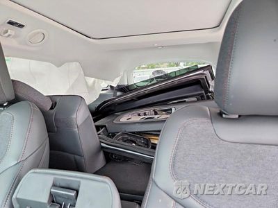 Zdjęcie 10 z 13 samochodu: 2025 FORD EXPLORER ACTIVE VIN:1FMUK8DH7SGC31526 - miniatura