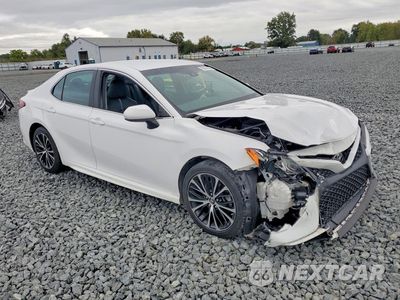 Czwarte zdjęcie samochodu z boku: 2018 TOYOTA CAMRY SE VIN:4T1B11HK4JU616422 - miniatura