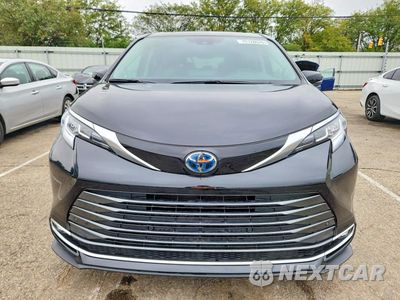 Piąte zdjęcie samochodu w środku: 2024 TOYOTA SIENNA LIMITED 7-PASSENGER VIN:5TDZSKFCXRS150416 - miniatura