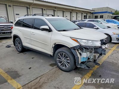 Czwarte zdjęcie samochodu z boku: 2019 TOYOTA HIGHLANDER XLE VIN:5TDJZRFH2KS564292 - miniatura