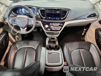Zdjęcie 8 z 14 samochodu: 2023 CHRYSLER PACIFICA HYBRID TOURING L VIN:2C4RC1L78PR631334 - miniatura