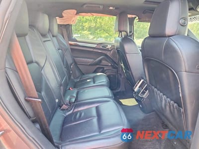 Zdjęcie 11 z 13 samochodu: 2012 PORSCHE CAYENNE S VIN:WP1AB2A24CLA50055 - miniatura