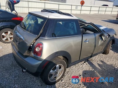 Trzecie zdjęcie samochodu z tyłu: 2008 MINI COOPER VIN:WMWMF33548TT67628 - miniatura