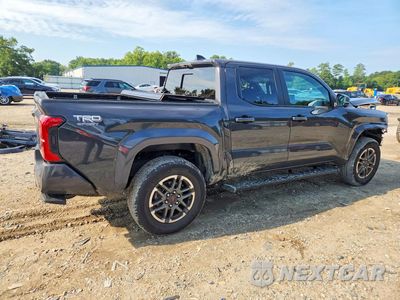 Trzecie zdjęcie samochodu z tyłu: 2025 TOYOTA TACOMA TRD SPORT VIN:3TMLB5JNXSM121486 - miniatura