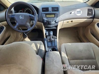 Zdjęcie 8 z 12 samochodu: 2006 HONDA ACCORD LX VIN:1HGCM56496A034273 - miniatura