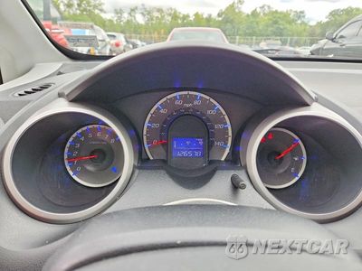 Zdjęcie 9 z 12 samochodu: 2011 HONDA FIT SPORT VIN:JHMGE8G57BC000741 - miniatura