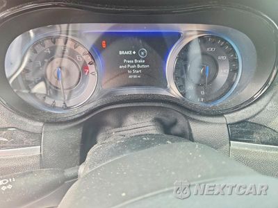 Zdjęcie 9 z 12 samochodu: 2018 CHRYSLER 300 S VIN:2C3CCAGG0JH141293 - miniatura