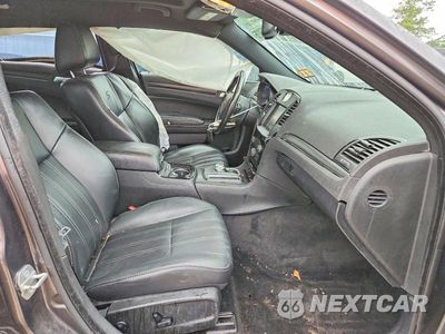 Zdjęcie 7 z 12 samochodu: 2015 CHRYSLER 300 S VIN:2C3CCAGGXFH883109 - miniatura
